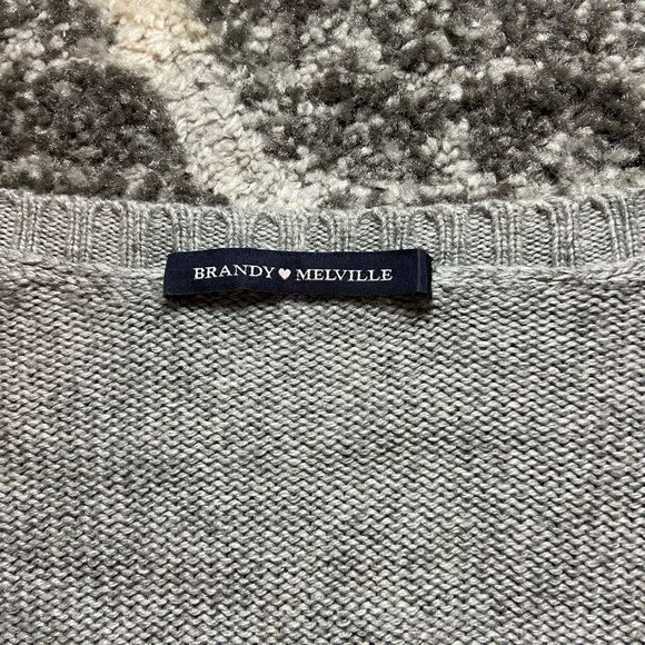 Leigh brandy Melville sweater - Picture 3 of 3